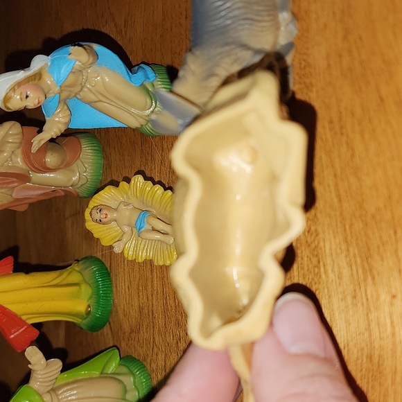 Vintage Nativity, Set of 7 - Picture 2 of 3